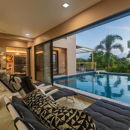 Saffronstays Aura, Alibaug - Luxury Pool Villa With A Game Room And Spacious Lawn Alībāg Ngoại thất bức ảnh