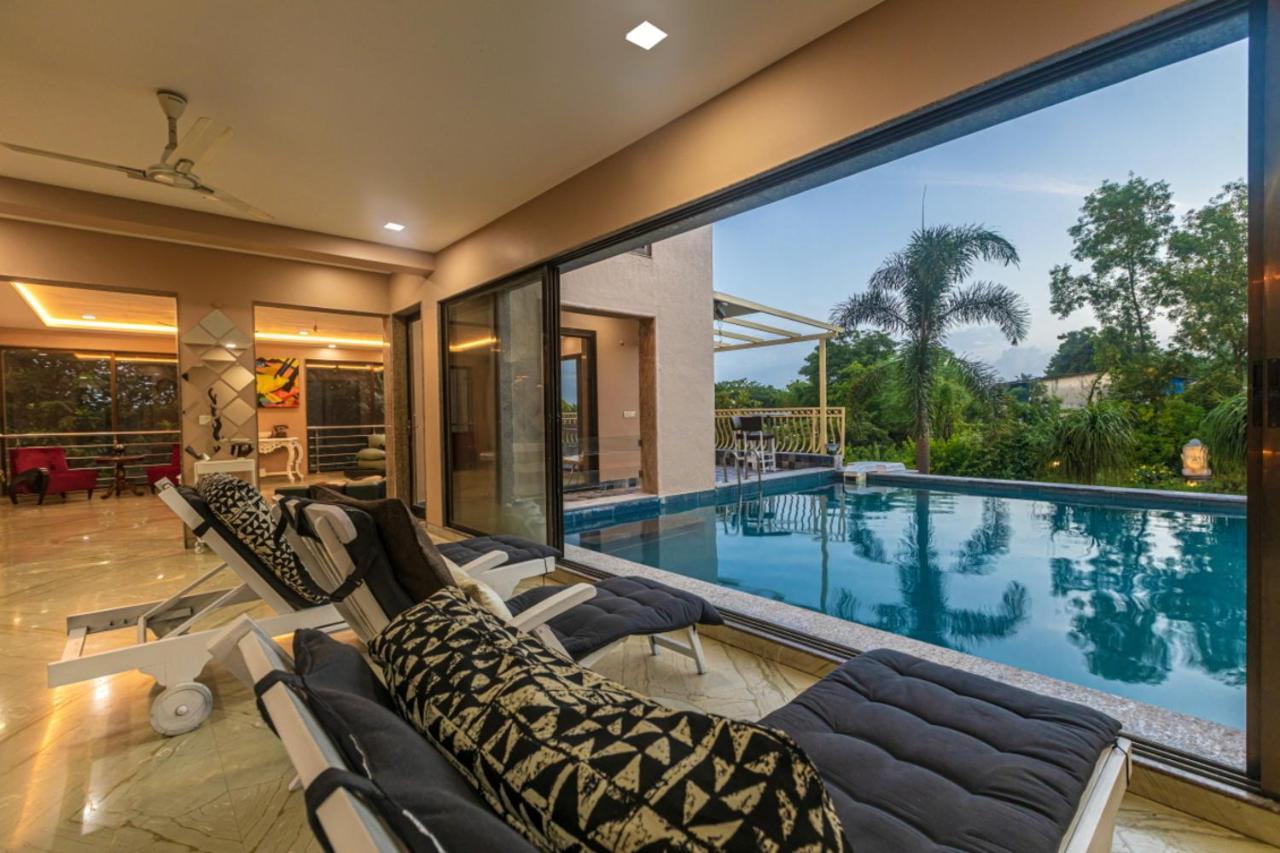 Saffronstays Aura, Alibaug - Luxury Pool Villa With A Game Room And Spacious Lawn Alībāg Ngoại thất bức ảnh