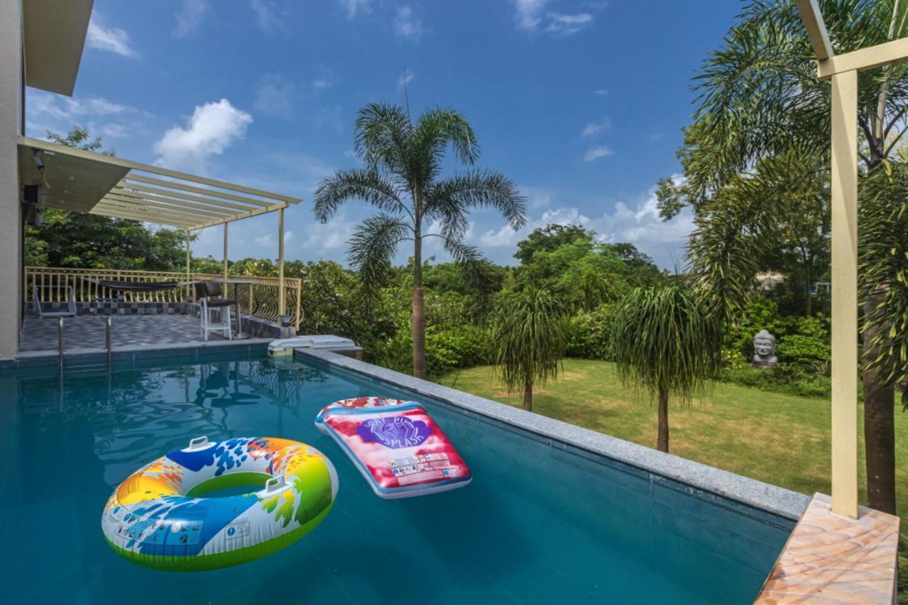 Saffronstays Aura, Alibaug - Luxury Pool Villa With A Game Room And Spacious Lawn Alībāg Ngoại thất bức ảnh