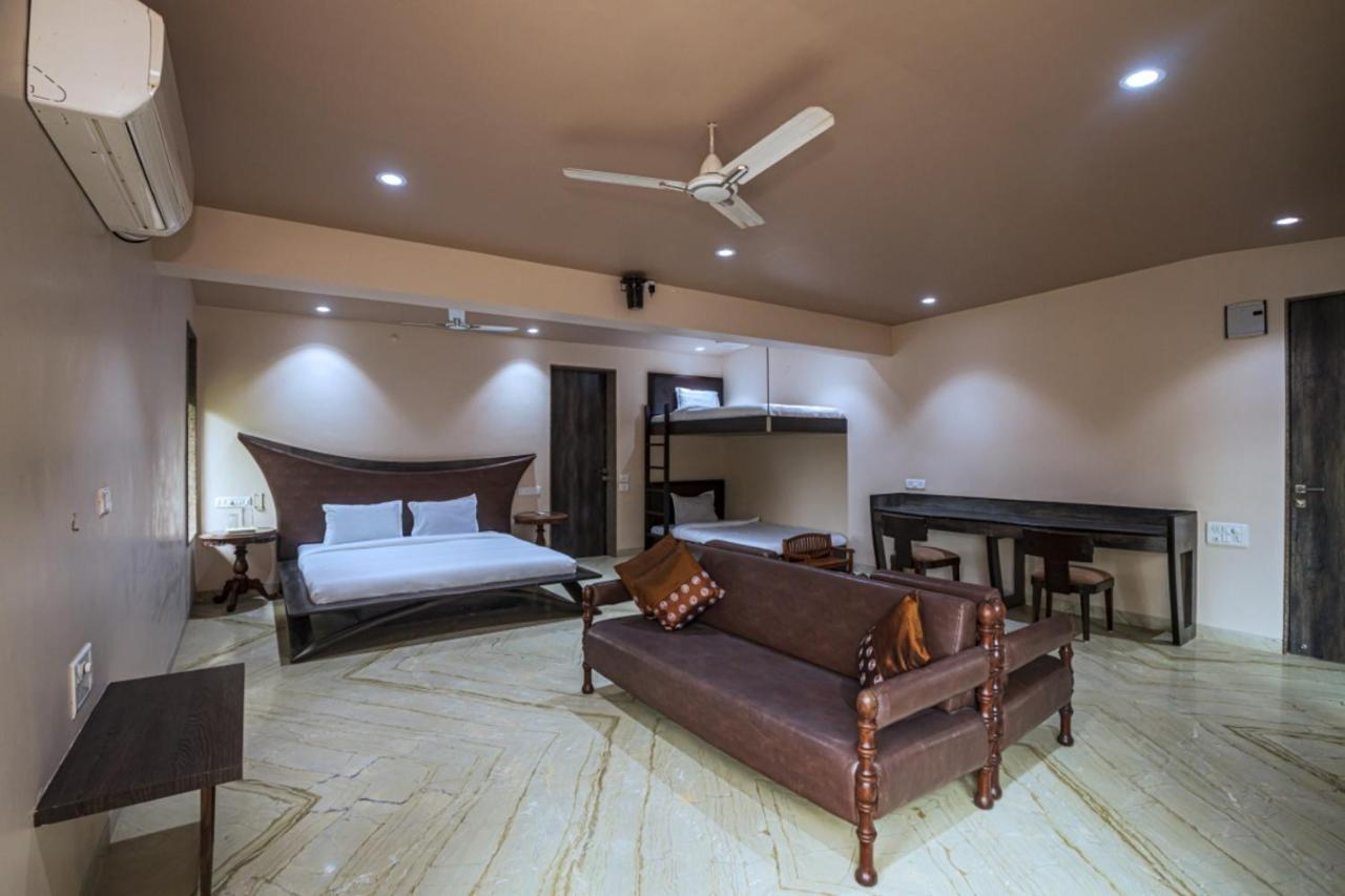 Saffronstays Aura, Alibaug - Luxury Pool Villa With A Game Room And Spacious Lawn Alībāg Ngoại thất bức ảnh