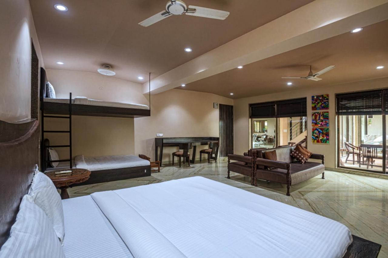 Saffronstays Aura, Alibaug - Luxury Pool Villa With A Game Room And Spacious Lawn Alībāg Ngoại thất bức ảnh