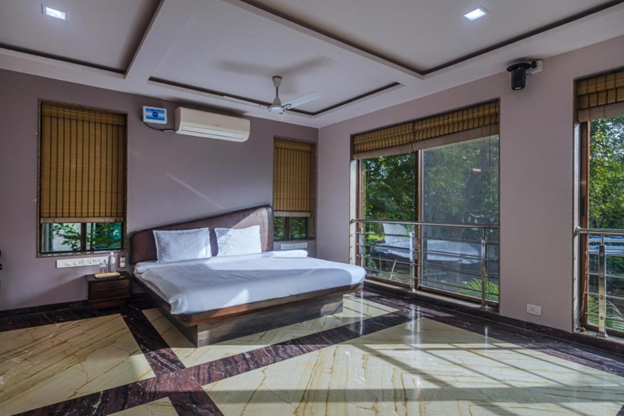 Saffronstays Aura, Alibaug - Luxury Pool Villa With A Game Room And Spacious Lawn Alībāg Ngoại thất bức ảnh