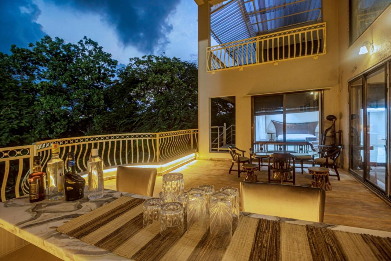 Saffronstays Aura, Alibaug - Luxury Pool Villa With A Game Room And Spacious Lawn Alībāg Ngoại thất bức ảnh